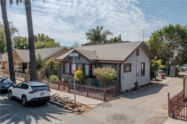 823 Maine, Long Beach, CA 90813