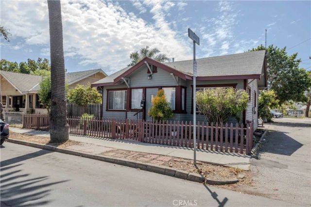 823 Maine, Long Beach, CA 90813