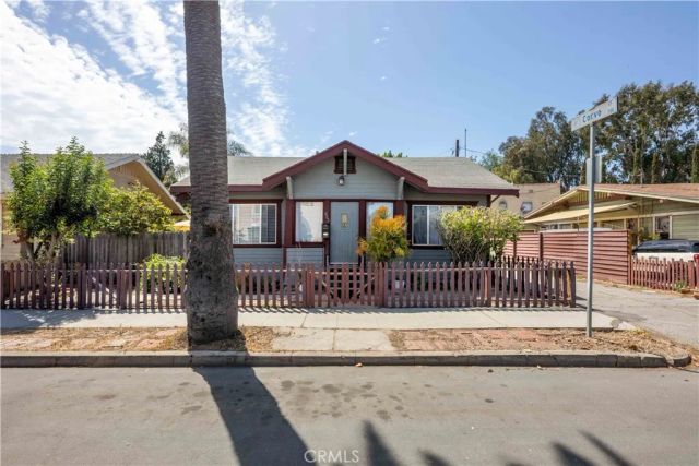 823 Maine, Long Beach, CA 90813