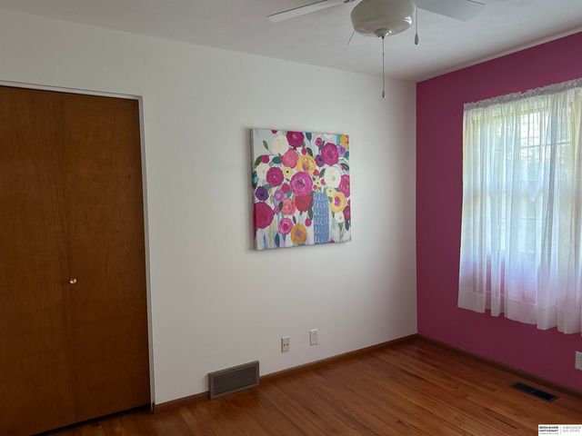 9634 Sahler Street, Omaha, NE 68134