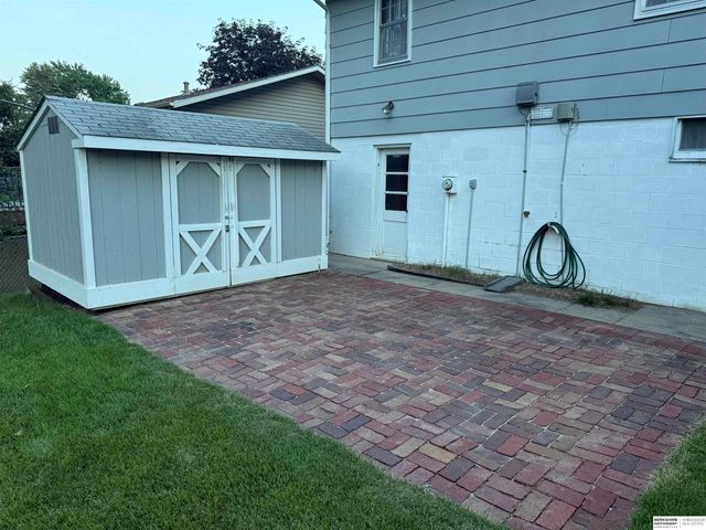 9634 Sahler Street, Omaha, NE 68134