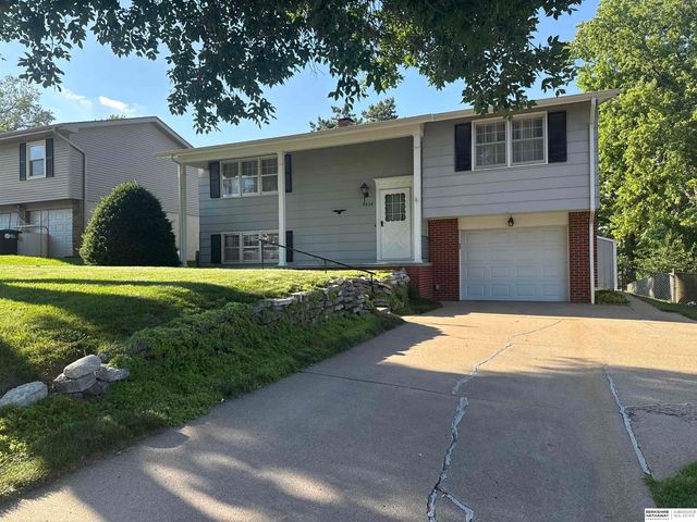9634 Sahler Street, Omaha, NE 68134