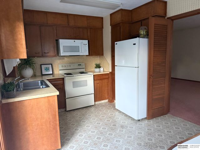 9634 Sahler Street, Omaha, NE 68134