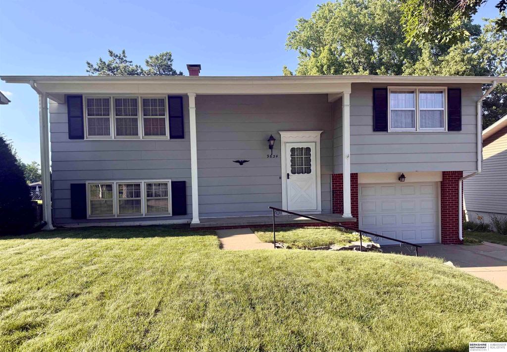 9634 Sahler Street, Omaha, NE 68134