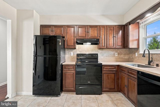 112 NOTTINGHAM CT, Front Royal, VA 22630