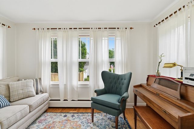 15 Ripley St, Wilbraham, MA 01095