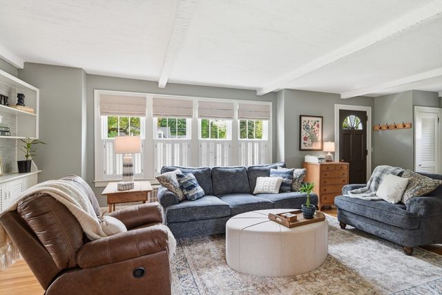 15 Ripley St, Wilbraham, MA 01095