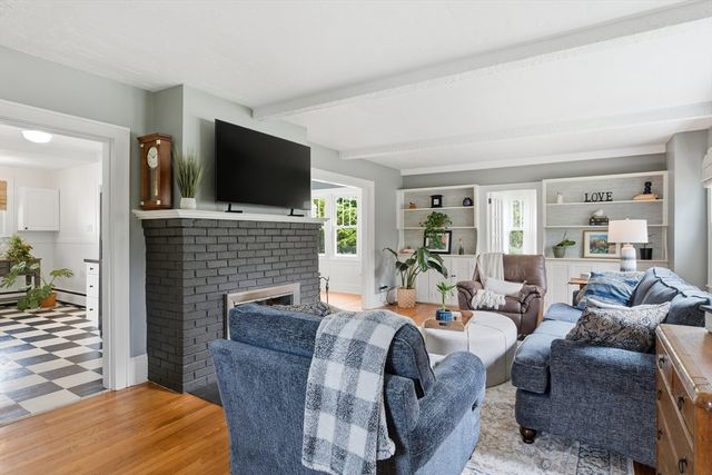 15 Ripley St, Wilbraham, MA 01095