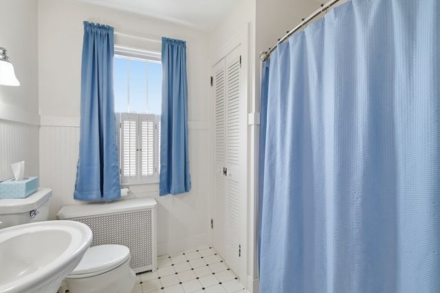 15 Ripley St, Wilbraham, MA 01095