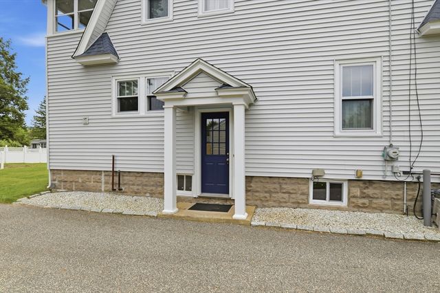 15 Ripley St, Wilbraham, MA 01095