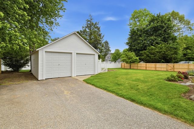 15 Ripley St, Wilbraham, MA 01095