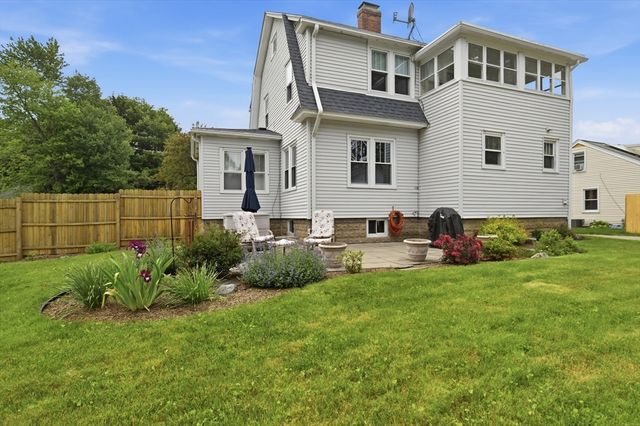 15 Ripley St, Wilbraham, MA 01095