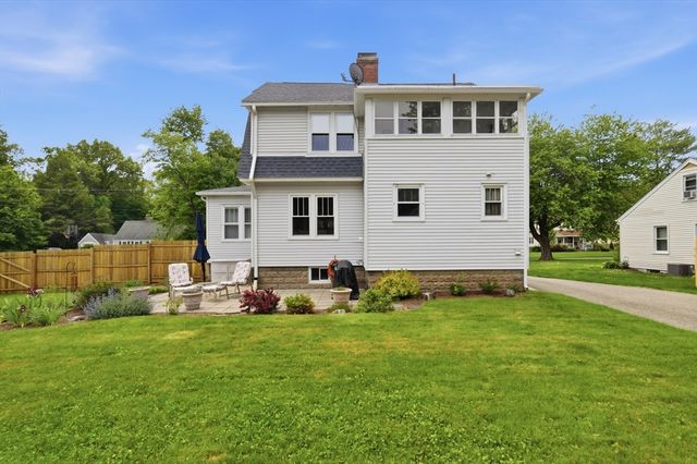 15 Ripley St, Wilbraham, MA 01095