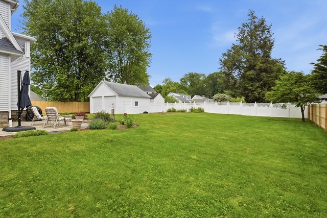 15 Ripley St, Wilbraham, MA 01095