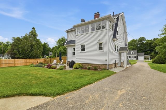 15 Ripley St, Wilbraham, MA 01095
