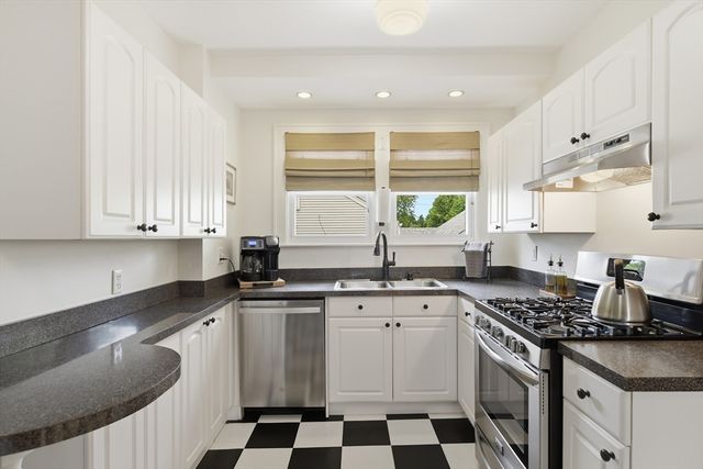 15 Ripley St, Wilbraham, MA 01095