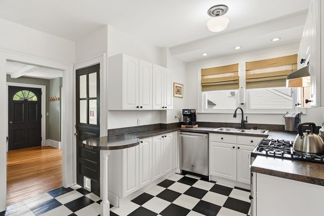 15 Ripley St, Wilbraham, MA 01095