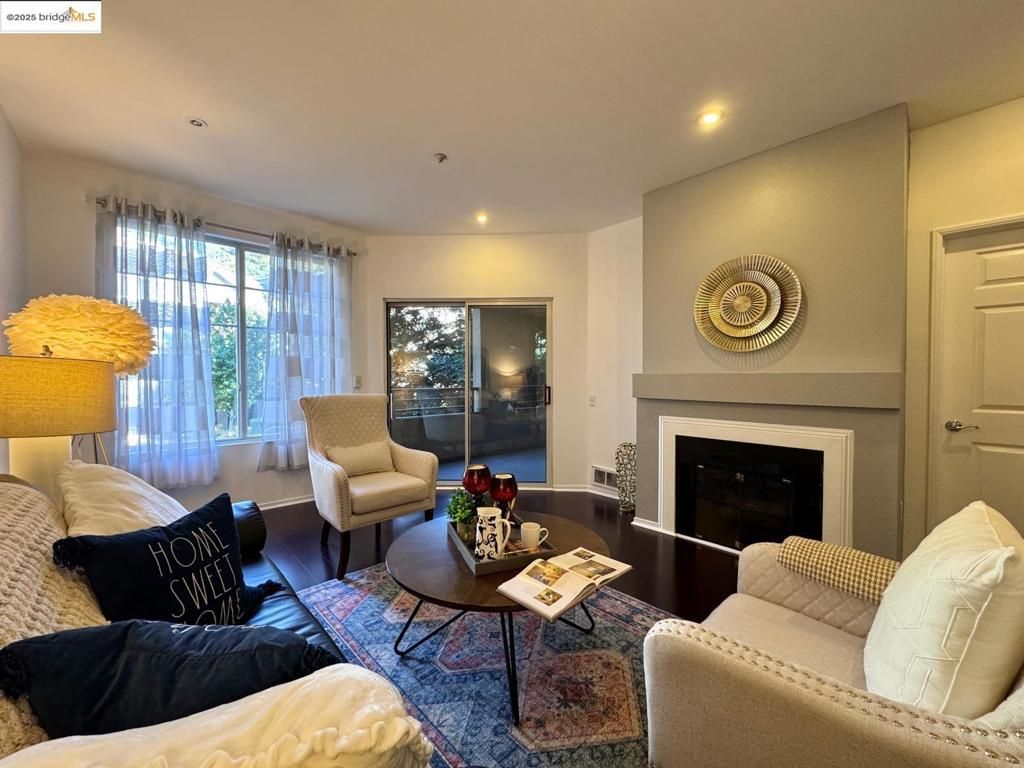 320 Caldecott Ln 127, Oakland, CA 94618
