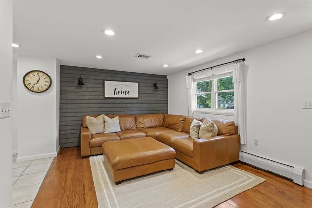 6 Oakland Ave, Tewksbury, MA 01876