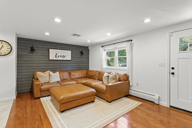 6 Oakland Ave, Tewksbury, MA 01876