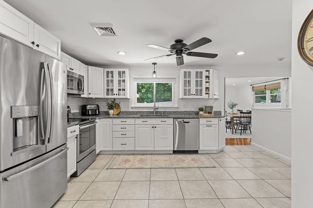 6 Oakland Ave, Tewksbury, MA 01876