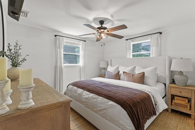6 Oakland Ave, Tewksbury, MA 01876