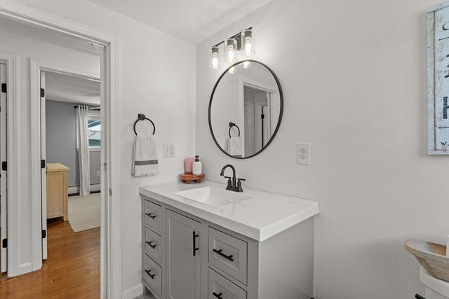 6 Oakland Ave, Tewksbury, MA 01876