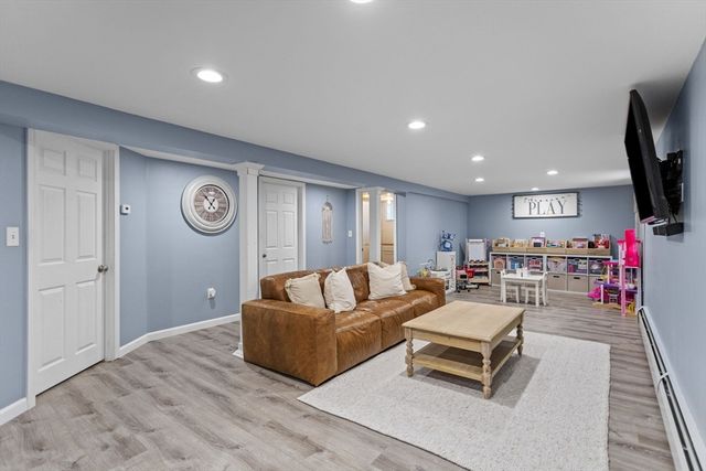 6 Oakland Ave, Tewksbury, MA 01876