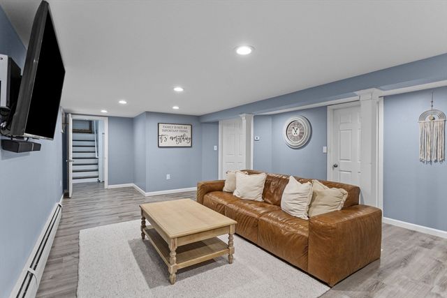 6 Oakland Ave, Tewksbury, MA 01876