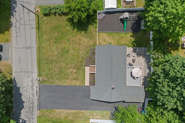 6 Oakland Ave, Tewksbury, MA 01876