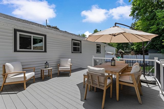 6 Oakland Ave, Tewksbury, MA 01876