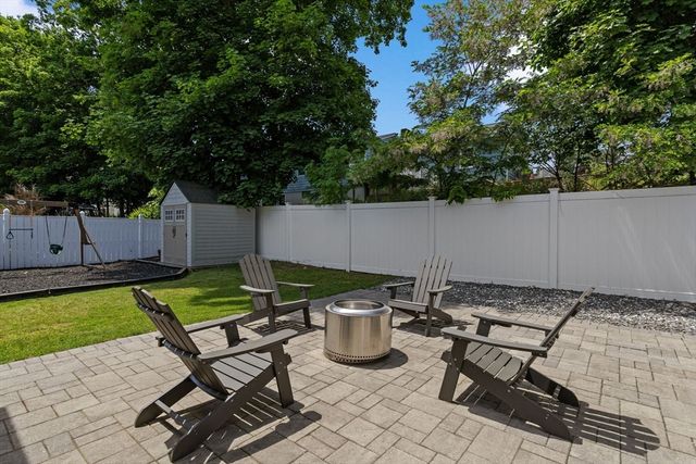 6 Oakland Ave, Tewksbury, MA 01876