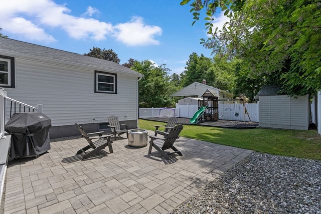6 Oakland Ave, Tewksbury, MA 01876