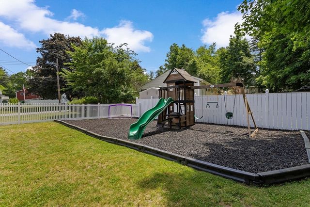 6 Oakland Ave, Tewksbury, MA 01876