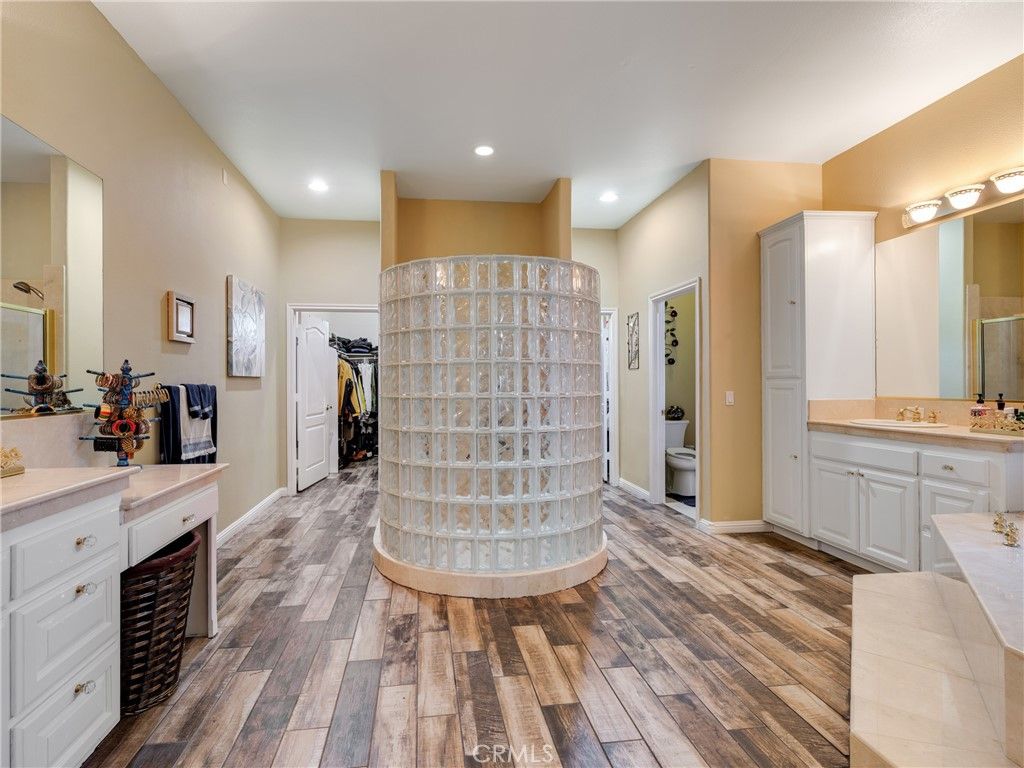 Image 21 of property listing at 19237 Estancia, Apple Valley, CA 92308