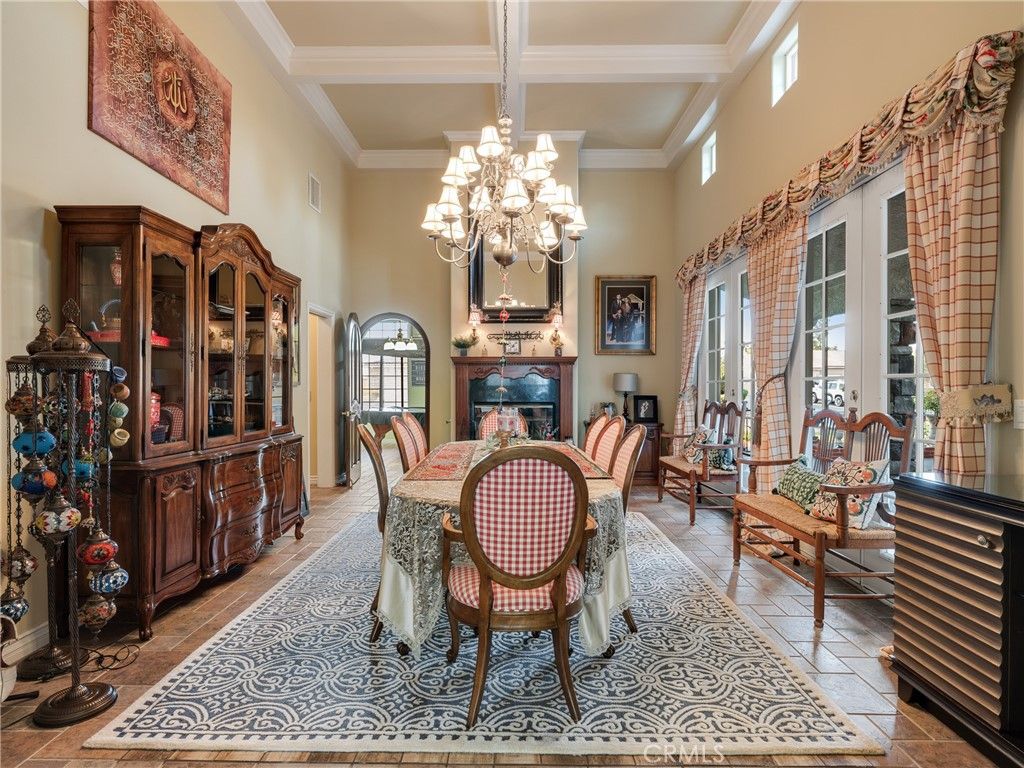 Image 25 of property listing at 19237 Estancia, Apple Valley, CA 92308