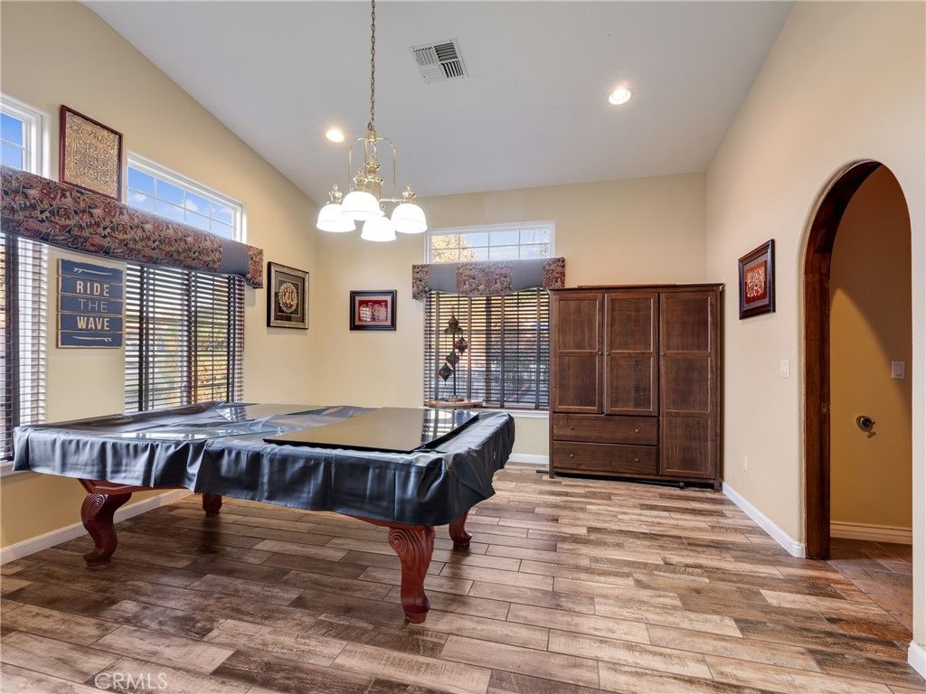 Image 28 of property listing at 19237 Estancia, Apple Valley, CA 92308