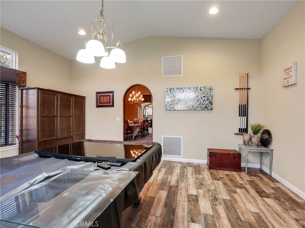 Image 29 of property listing at 19237 Estancia, Apple Valley, CA 92308