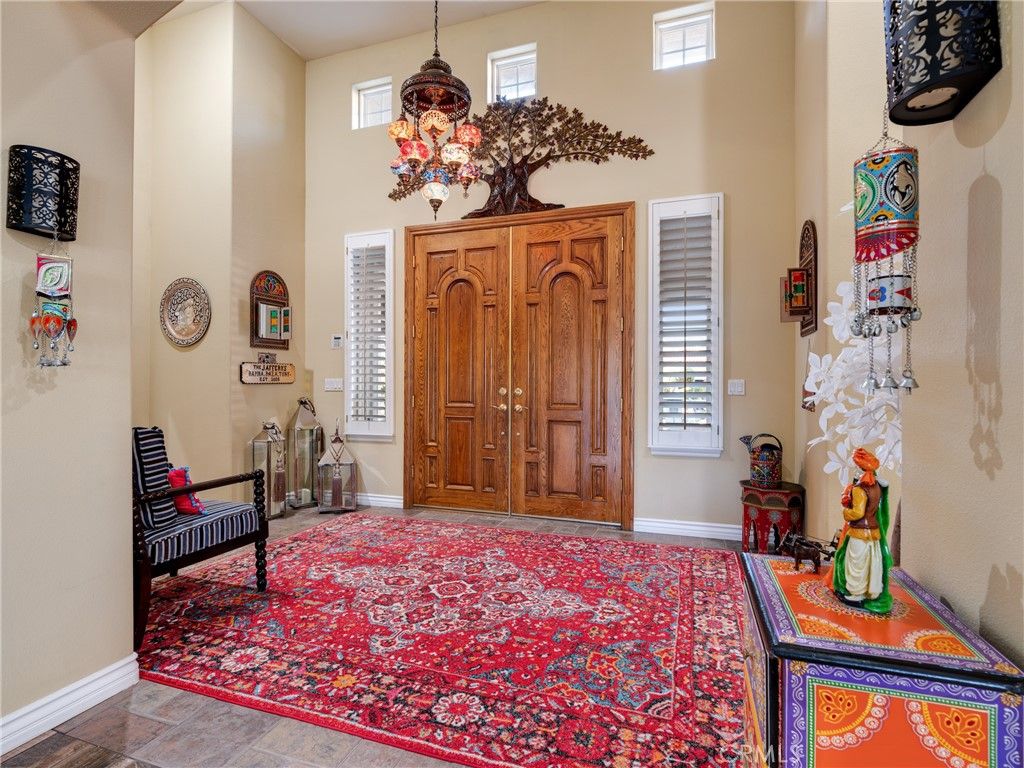 Image 3 of property listing at 19237 Estancia, Apple Valley, CA 92308