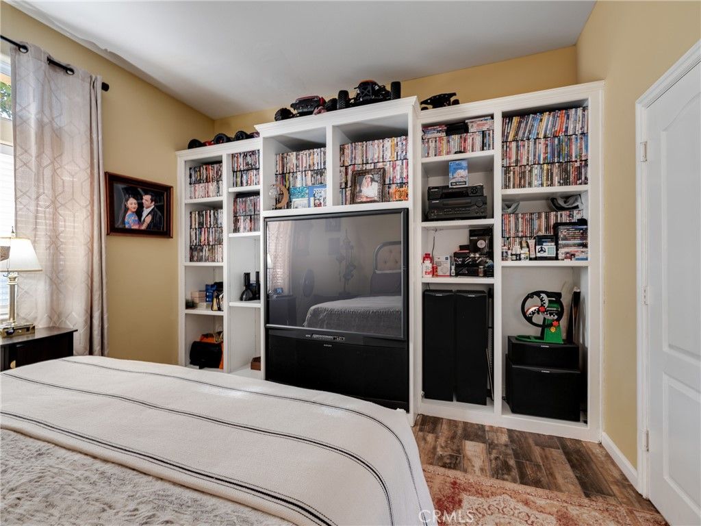 Image 32 of property listing at 19237 Estancia, Apple Valley, CA 92308