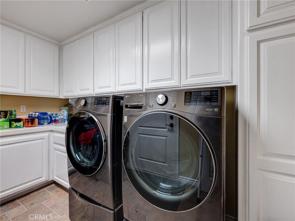 Image 33 of property listing at 19237 Estancia, Apple Valley, CA 92308