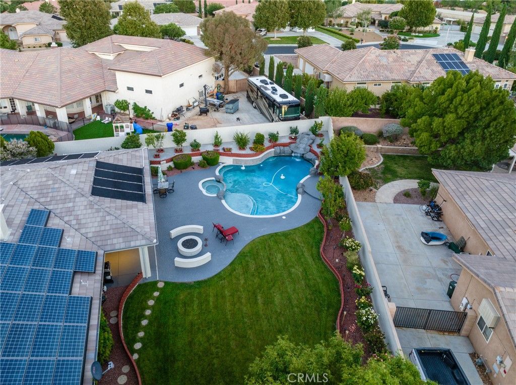 Image 37 of property listing at 19237 Estancia, Apple Valley, CA 92308