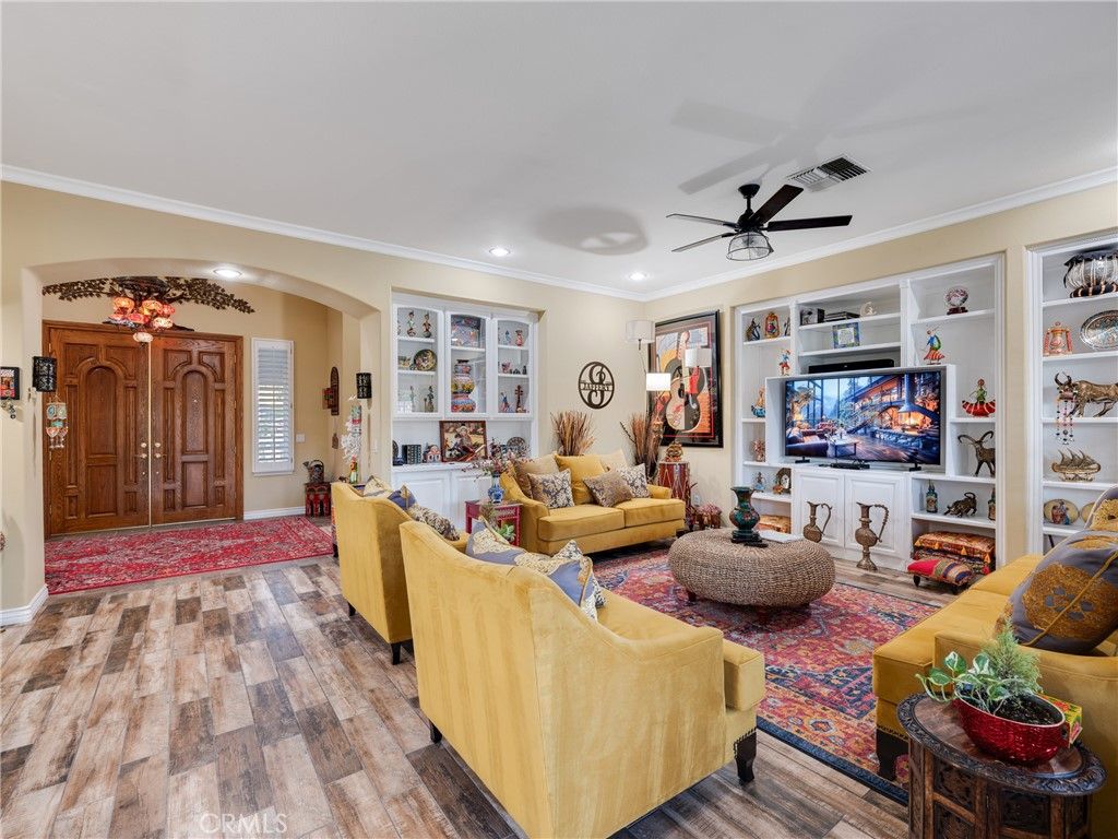 Image 5 of property listing at 19237 Estancia, Apple Valley, CA 92308