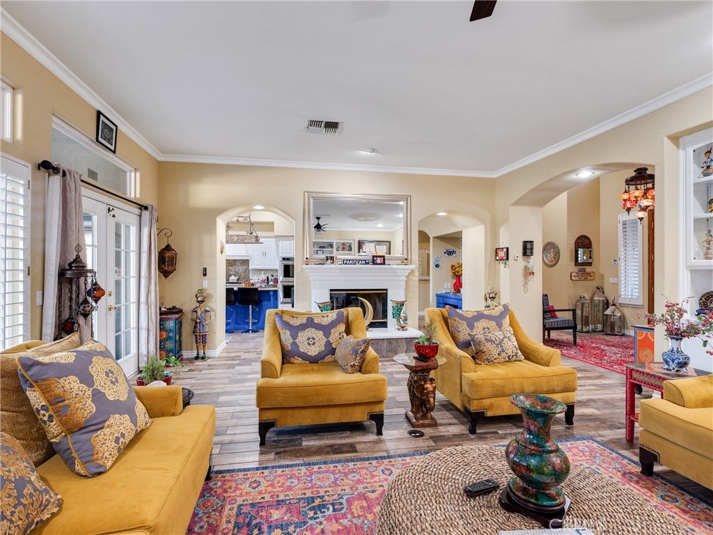 Image 7 of property listing at 19237 Estancia, Apple Valley, CA 92308