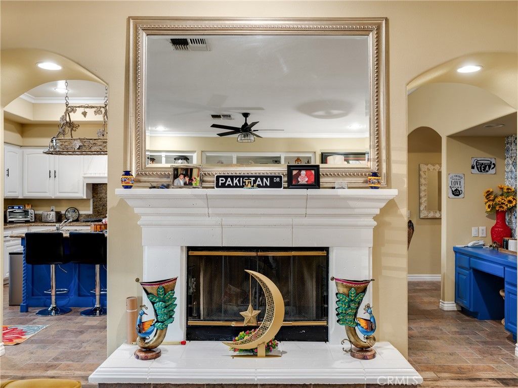 Image 9 of property listing at 19237 Estancia, Apple Valley, CA 92308