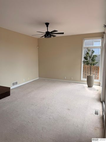 18602 Leavenworth Street, Elkhorn, NE 68022