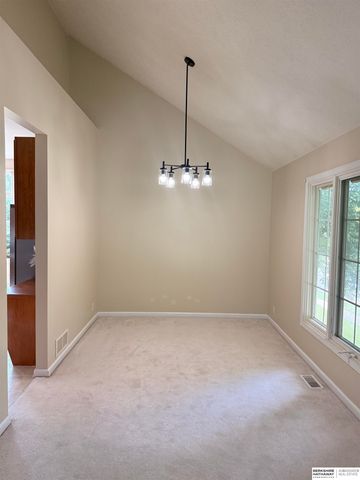 18602 Leavenworth Street, Elkhorn, NE 68022