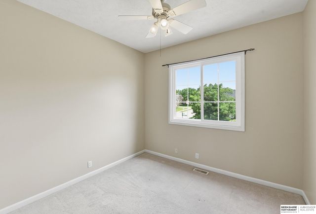 18602 Leavenworth Street, Elkhorn, NE 68022