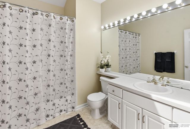 18602 Leavenworth Street, Elkhorn, NE 68022