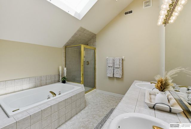 18602 Leavenworth Street, Elkhorn, NE 68022
